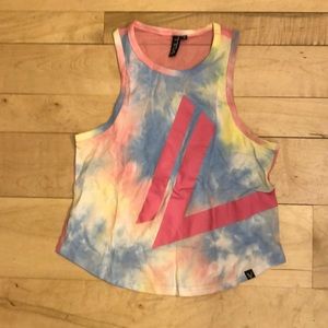 VULL tie dye dolphin tank